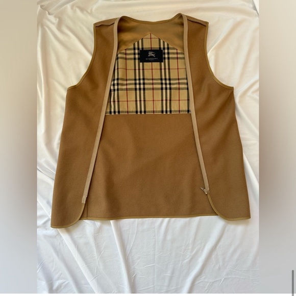 Burberry Mid-Length Trench/Car Coat with Zip-Out Lining, Tan/Plaid, Large - Picture 3 of 6